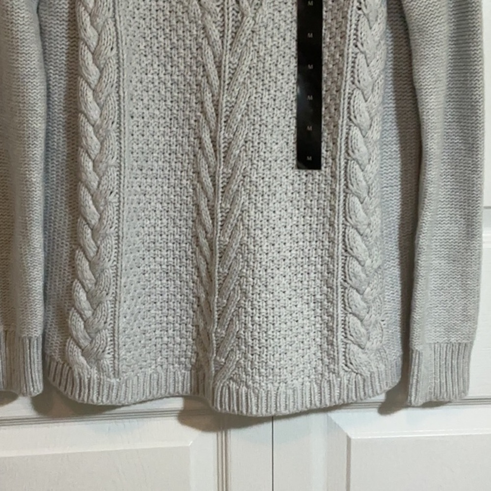 NWT Banana Republic Light Gray Cable Knit Sweater size Medium - Picture 6 of 10